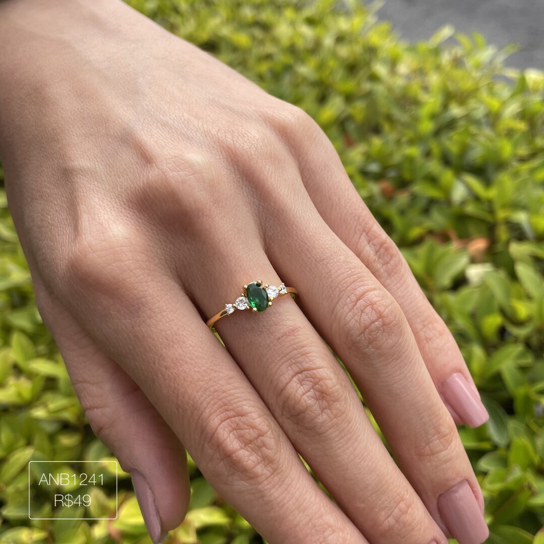 Anel Oval Verde Esmeralda Cravejado Cristal Dourado